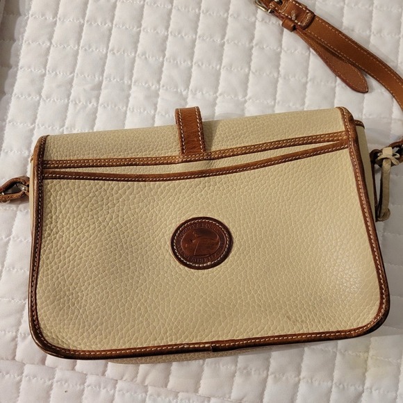 VTG 90s Dooney & Bourke Classic Cream & Tan Leather Crossbody Purse USA Made Y2K - Picture 2 of 10